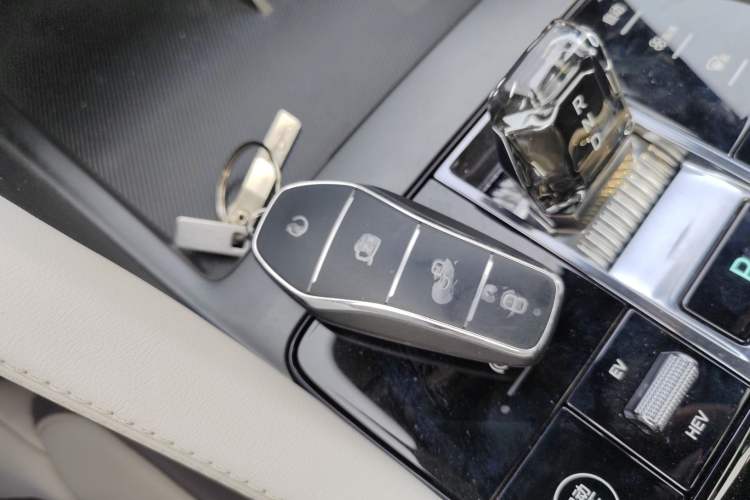 Used BYD Song PLUS New Energy 2025 DM-i Intelligent Driving 112KM Prestige Model Interior 1