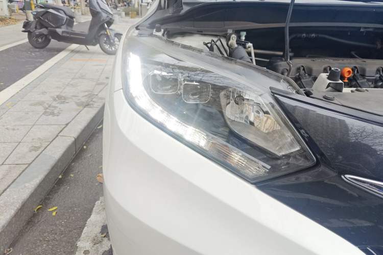 Used Honda Vezel 2017 1.8L CVT Two-Wheel Drive Luxury Model
