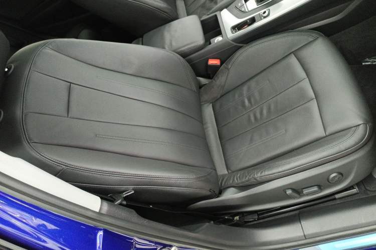 Used Audi A4L 2019 40 TFSI Fashion Edition China VI Emission Standard
