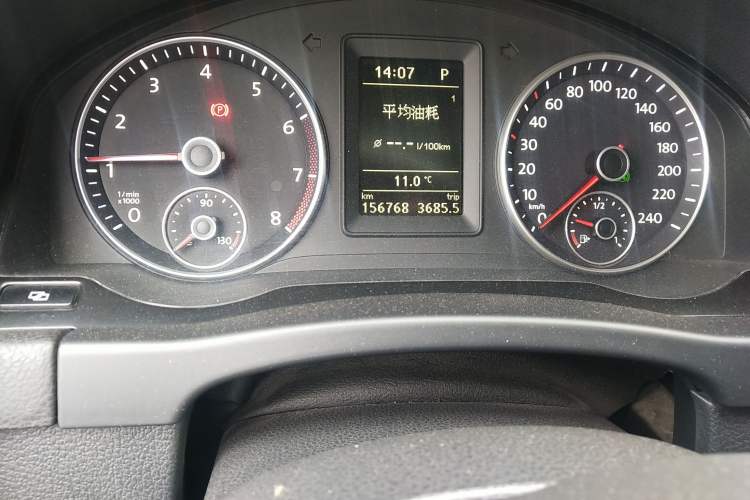 Used Volkswagen Golf 2011 1.4TSI Cross Golf Odometer Close Up