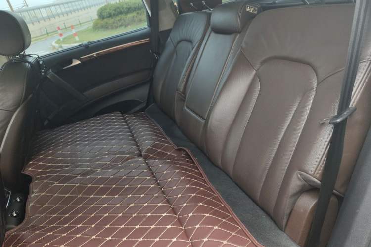 Used Audi Q7 2014 35 TFSI Sport Edition Left Rear Seat