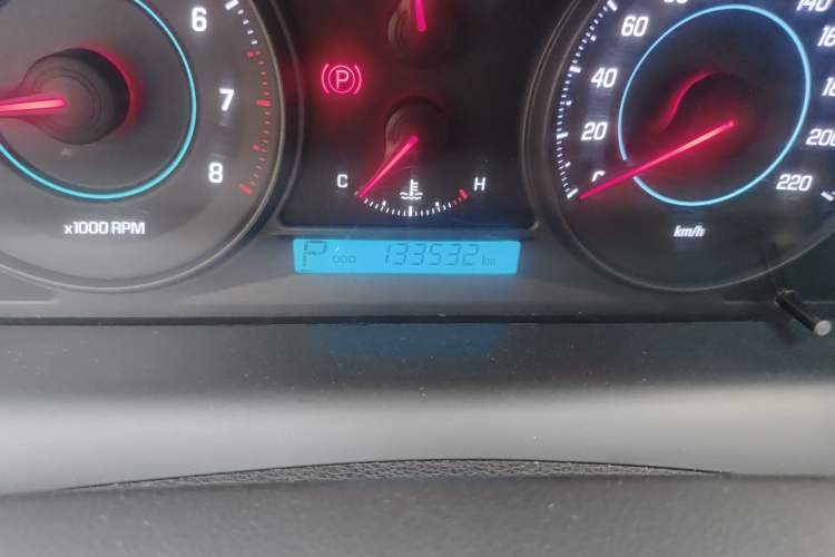 Used Chevrolet Captiva 2013 2.4L Two-Wheel Drive City Edition 7-Seater Odometer Close Up