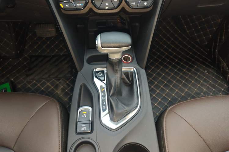 Used GAC Trumpchi GS4 2017 235T Automatic Two-Wheel Drive Elite Edition Gear Lever