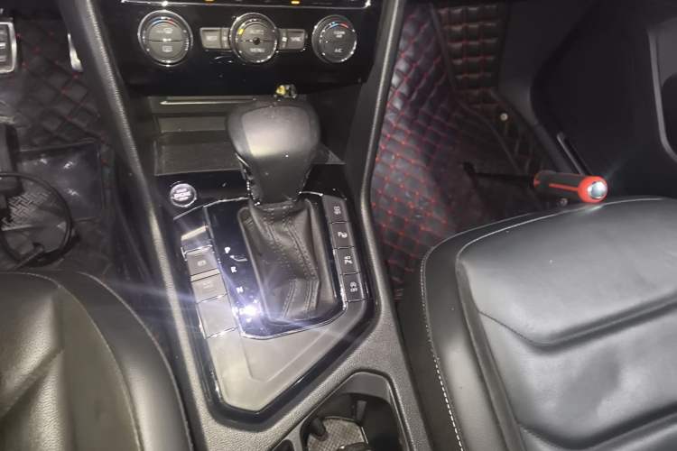 Used Volkswagen Tiguan L 2021 330TSI Automatic Two-Wheel Drive R-Line Enhanced Edition
