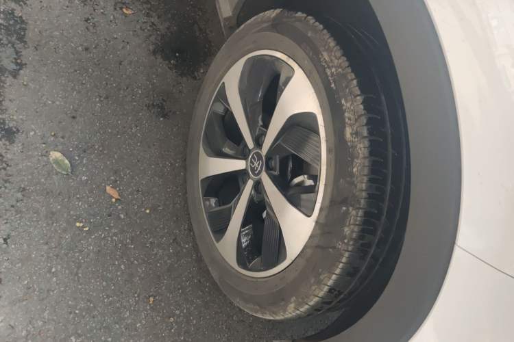 Used BYD Song PLUS New Energy 2021 EV Deluxe Model Right Front Wheel Hub