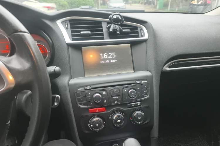 Used Citroen C4L 2015 1.8L Automatic Luxury Edition Audio And AC Panel