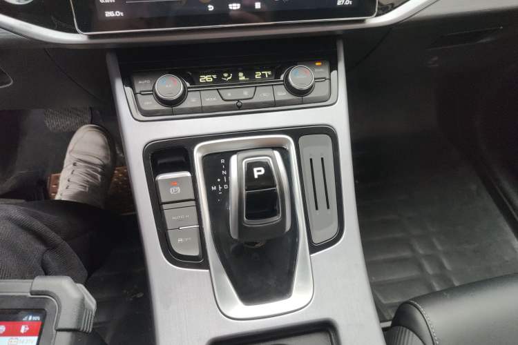 Used Geely Auto Emgrand X7 Sport 2021 Million Edition 1.8TD DCT Two-Wheel Drive Comfort Model Gear Lever