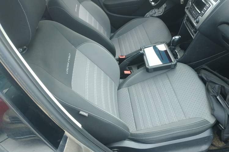 Used Volkswagen Polo 2014 1.6L Cross Polo Automatic Right Front Seat