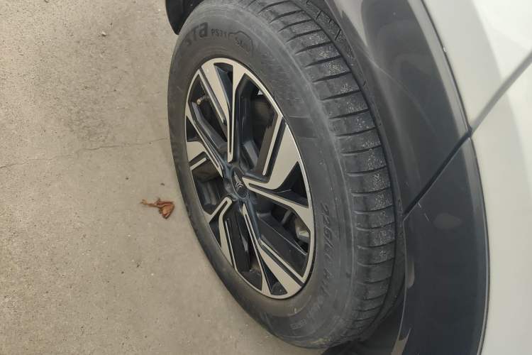 Used NETA U 2022 Zhi 400 Lithium-Nickel-Manganese-Cobalt Energy System Exterior 5