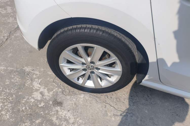 Used Volkswagen Polo 2014 1.4L Automatic Comfort Edition Right Rear Wheel Hub