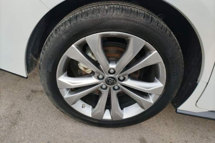 Used Toyota SIENNA 2021 2.5L Hybrid Ultimate Edition Right Rear Wheel Hub