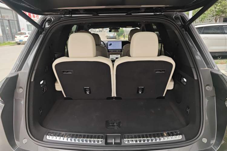 Used Li Auto L8 2024 Pro Model Trunk