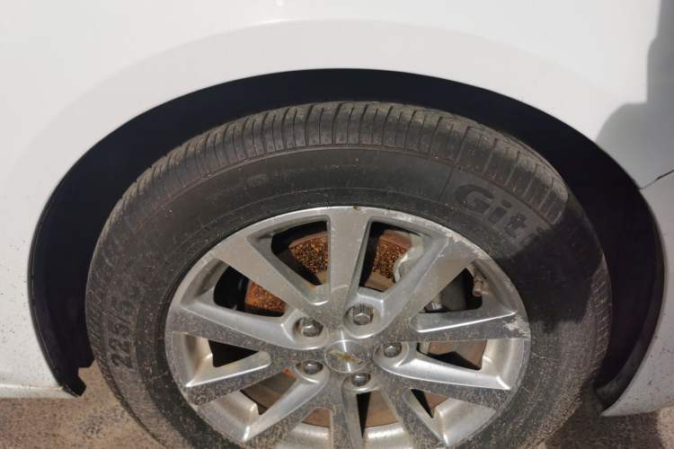 Used Chevrolet Malibu 2014 2.0L Automatic Luxury Edition Right Front Wheel Hub