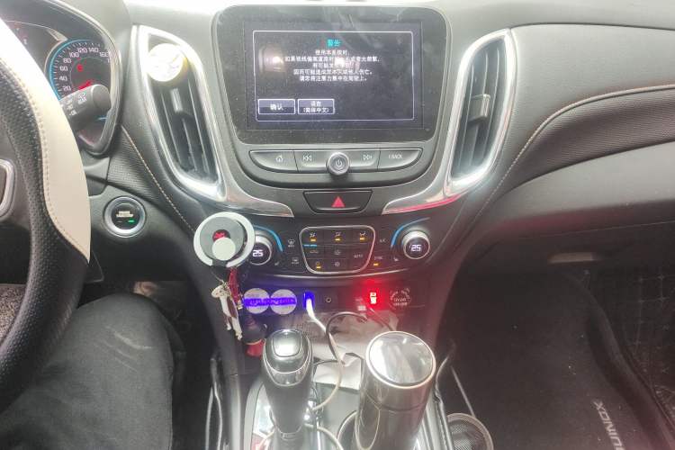 Used Chevrolet Equinox 2018 535T Automatic YuJie Edition Audio And AC Panel