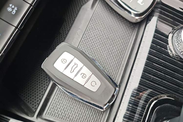 Used Geely Auto Monjaro L 2021 2.0TD DCT EVO Two-Wheel Drive Smart Luxury Version Vehicle Key