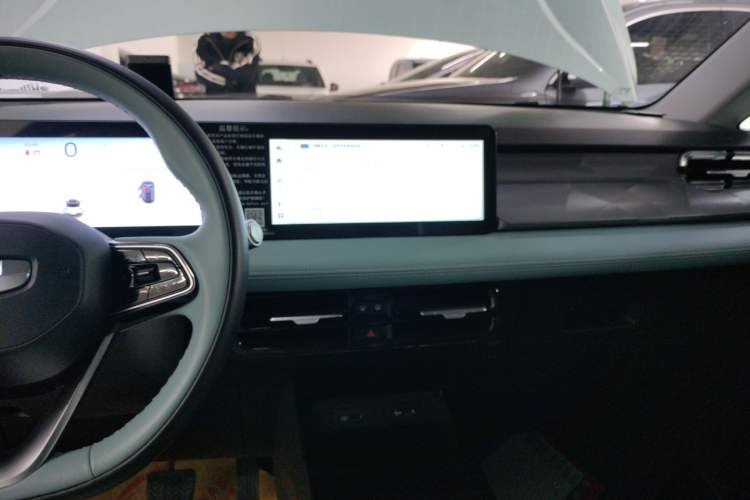 Used Geometry E Firefly 2024 401 km Fluorescent