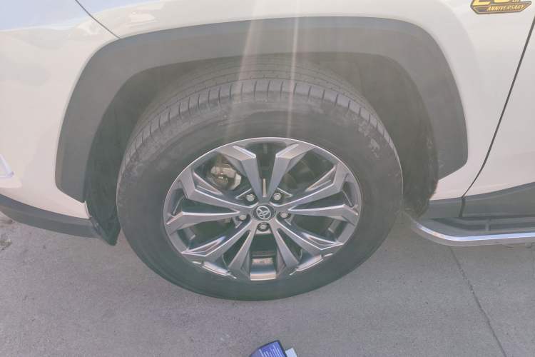 Used Toyota RAV4 2023 2.0L CVT Two-Wheel Drive 20th Anniversary Platinum Edition