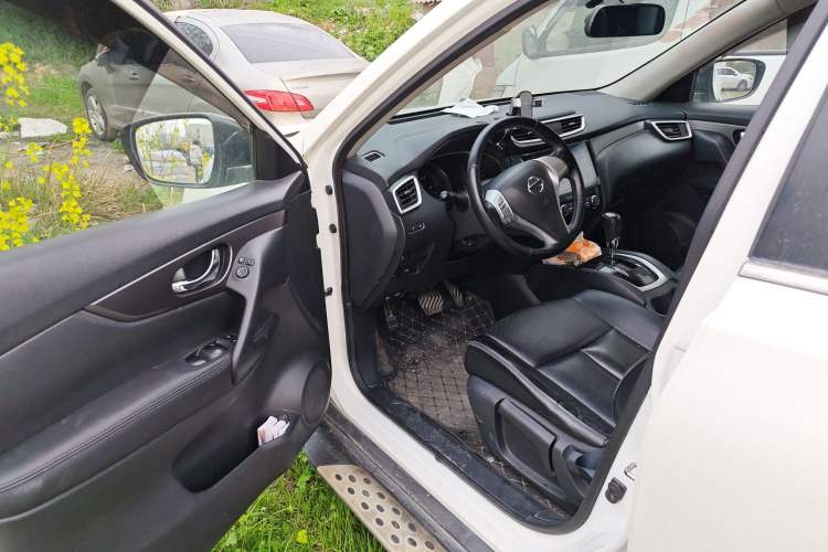 Used Nissan X-Trail 2014 2.0L CVT Comfort Edition 2WD Driver Seat