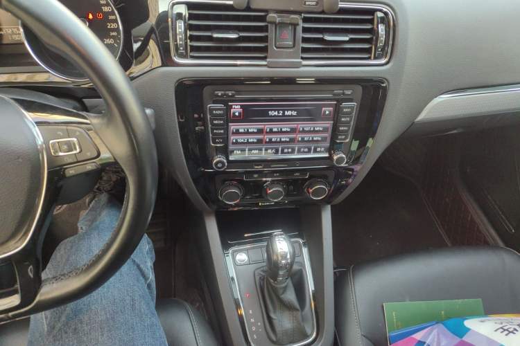 Used Volkswagen Sagitar 2017 230TSI Automatic Comfort Version Audio And AC Panel