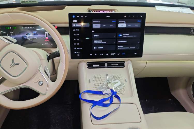 Used VOYAH FREE 2025 Model FREE+ Four-Wheel-Drive Qiankun Edition Audio And AC Panel