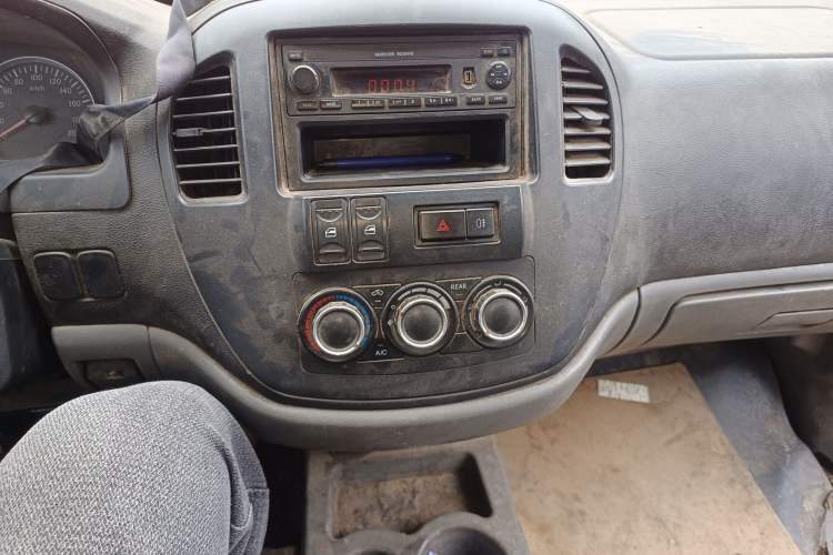 Used FORTHING Lingzhi 2014 V3 1.5L 7-Seater Standard Model II Audio And AC Panel