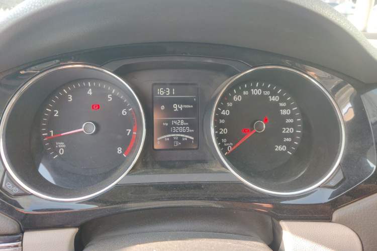 Used Volkswagen Sagitar 2015 1.6L Manual Comfort Model Instrument Cluster