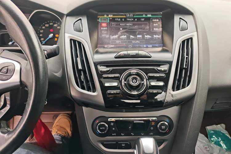 Used Ford Focus 2012 Sedan 1.6L Automatic Fashion Edition Audio And AC Panel