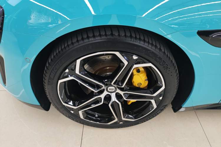 Used Xiaomi Auto SU7 2024 Four-Wheel Drive Ultra-Long Range Advanced Intelligent Driving Max Edition