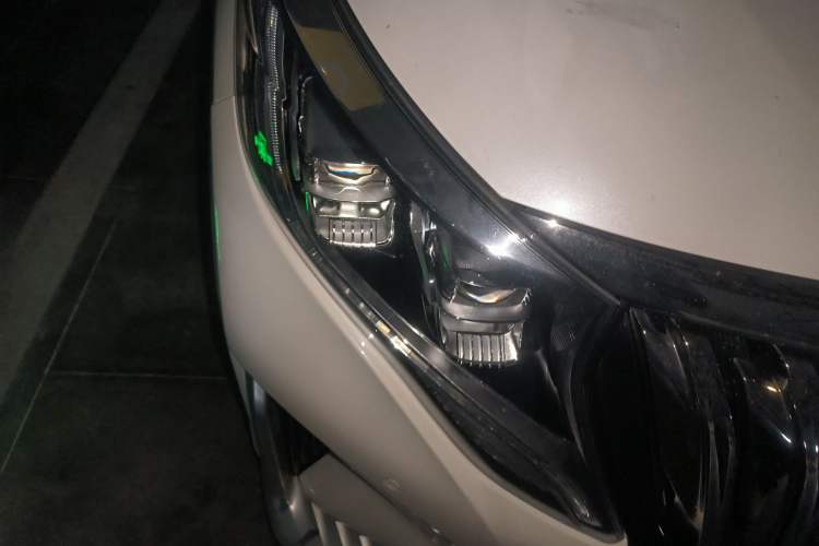 Used GAC Trumpchi M8 2021 Master Series 390T Ultimate Edition Right Front Headlight