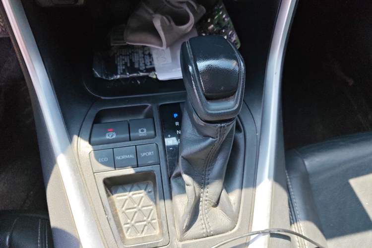 Used Toyota Wildlander 2020 2.0L CVT Two-Wheel Drive Luxury Edition Gear Lever