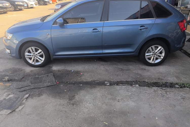 Used Skoda Rapid Spaceback 2014 1.6L Automatic Enjoyment Edition