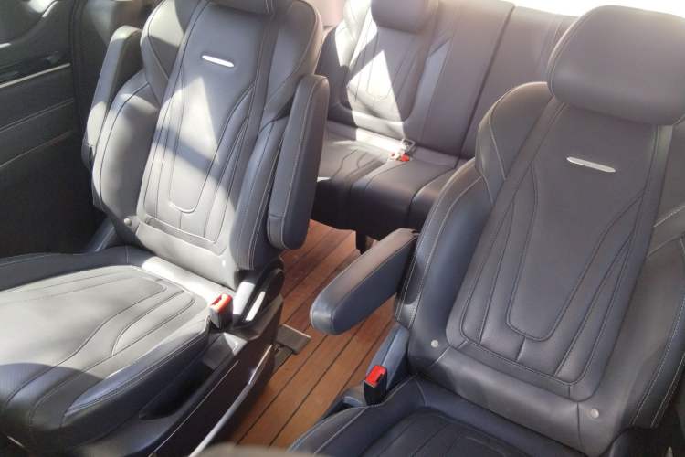 Used SAIC MAXUS G20 2021 Facelifted PLUS 2.0T Gasoline Automatic Luxury Edition Left Rear Seat