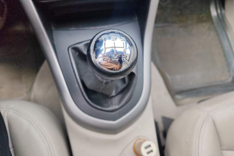 Used Peugeot 408 2013 2.0L Manual Comfort Edition Gear Lever