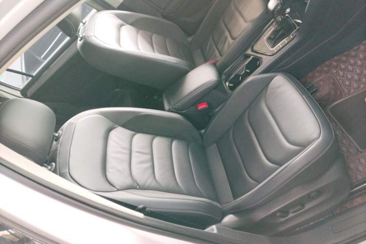 Used Volkswagen Tiguan L 2021 330TSI Automatic Two-Wheel Drive Smart Edition Right Front Seat