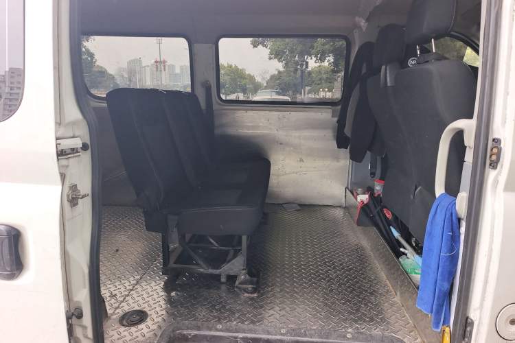 Used SAIC MAXUS Xintu V80 2023 2.0T Manual Classic Aoyuntong Short Wheelbase Ultra-Low Roof 5/6-Seater