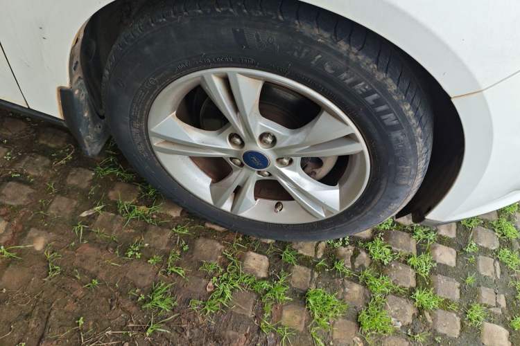 Used Ford Focus 2012 Sedan 1.6L Automatic Fashion Edition