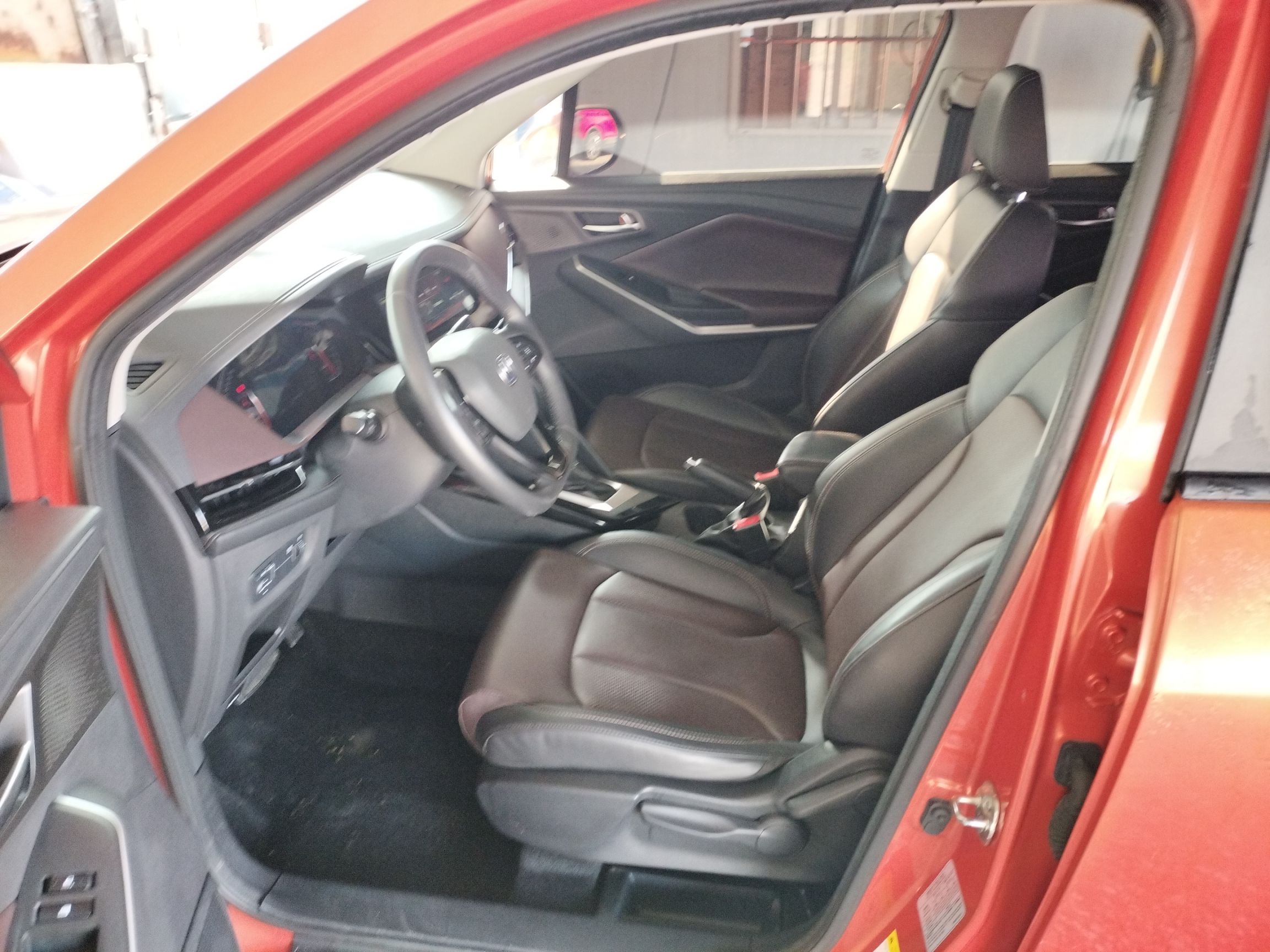 المقاعد الأمامية داخل السيارة