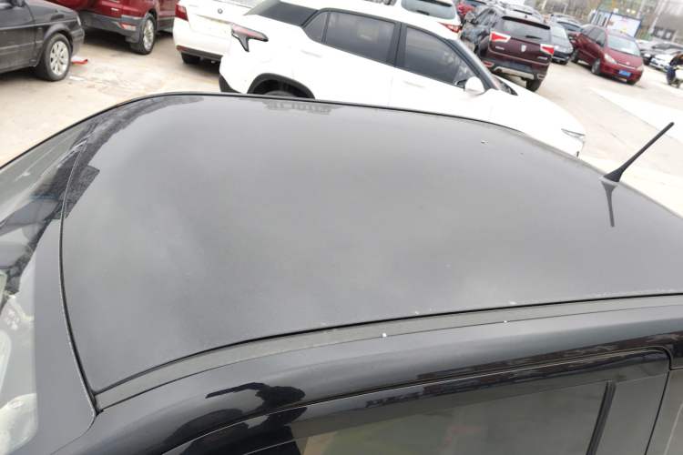 Used Wuling Hongguang MINIEV 2021 Macaron Sandwich Model 120 km Lithium Iron Phosphate