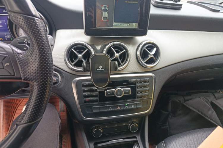 Used Mercedes-Benz GLA 2015 GLA 200 Sport Edition Audio And AC Panel