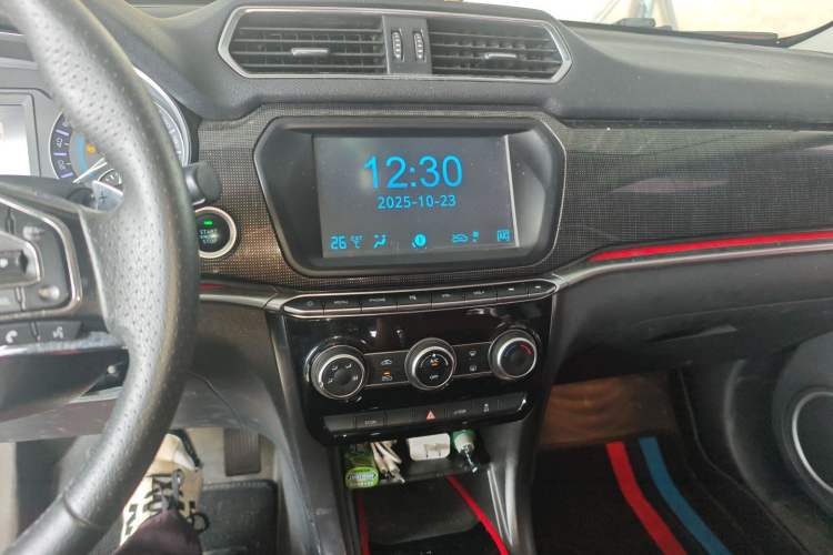 Used Haval H2 2018 Blue-Label 1.5T Dual-Clutch Two-Wheel-Drive Luxury Model Audio And AC Panel