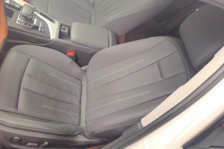 Used Audi A4L 2020 40 TFSI Fashionable and Elegant Model
