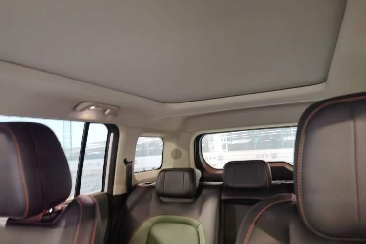 Used iCAR 03 2024 401km Range Two-Wheel Drive Standard Yuechao Version Headliner