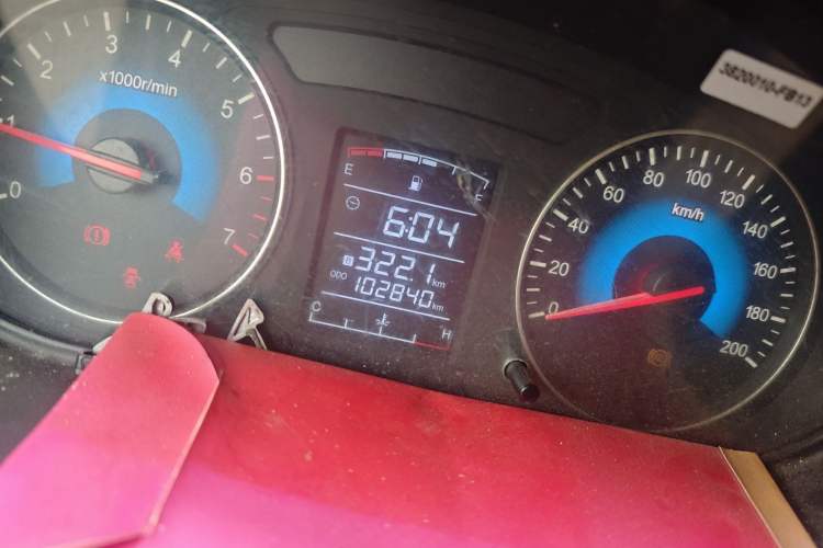 Used Dongfeng Fengon 370 2016 1.5L Manual Standard Edition SFG15-02 7 Seats Odometer Close Up