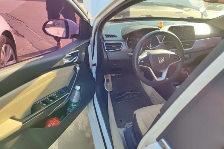 Used Baojun 310W 2017 1.5L Manual Fashion Model China V Driver Seat