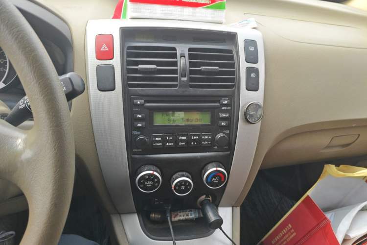 Used Hyundai Tucson 2013 2.0L Manual Two-Wheel Drive Fashion Edition Audio And AC Panel