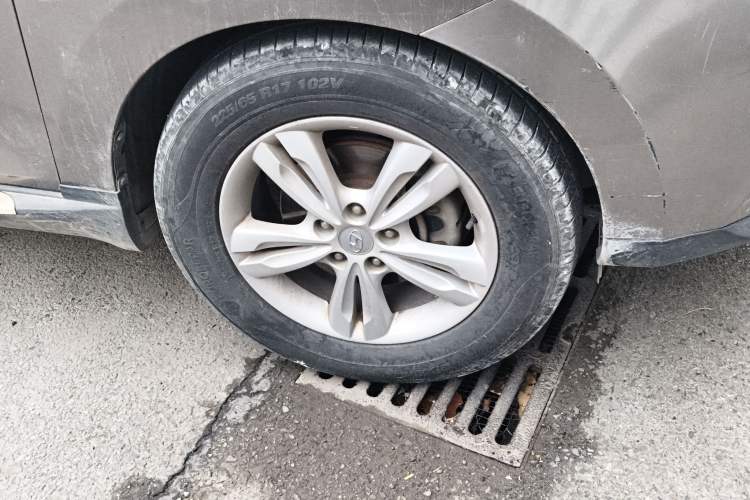 Used Hyundai ix35 2012 2.4L Automatic Two-Wheel Drive Prestige Edition GLS Right Front Wheel Hub