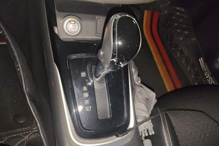 Used Nissan Tiida 2016 1.6L CVT Smart Drive Edition Gear Lever