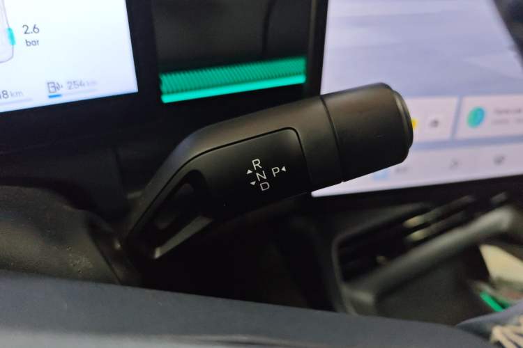 Used Lynk & Co 07 2024 EM-P 126 Long-Range Halo Gear Lever