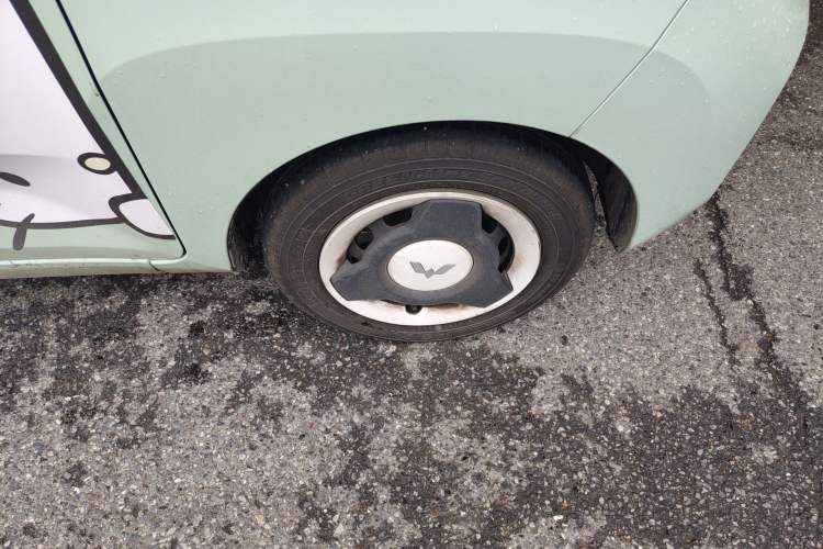 Used Wuling Hongguang MINIEV 2021 Macaron Premium Model – Lithium Iron Phosphate Right Front Wheel Hub