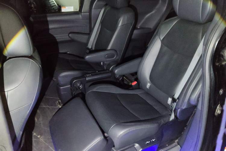 Used Toyota Granvia 2023 2.5L Hybrid Flagship VIP Edition Left Rear Seat